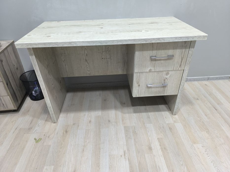 Срочно продаётся офисный мебель