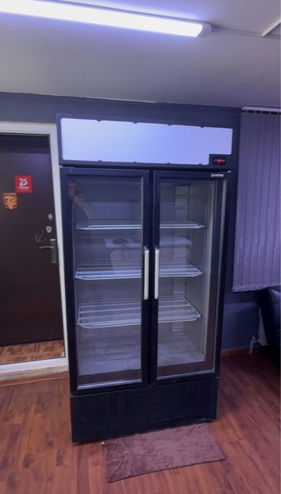 Продам витринный холодильник с подсветкой