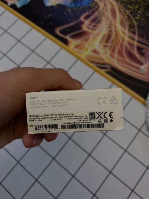 iPhone адаптер белый