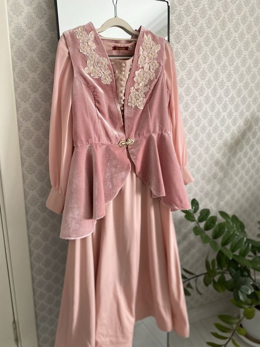 Платье с жиллеткой