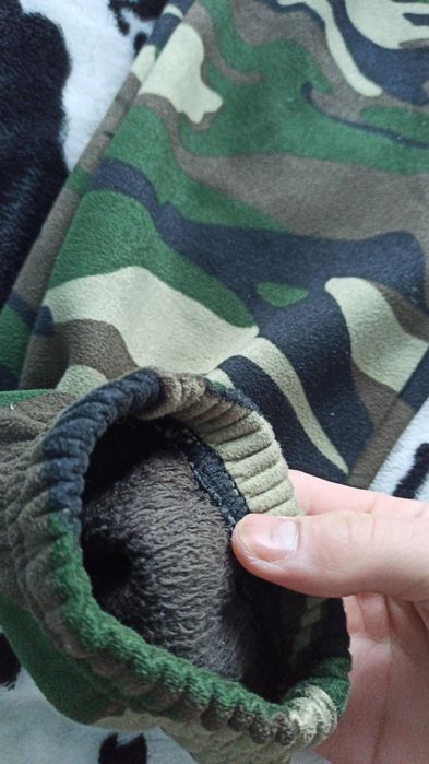 Pantaloni cu blană tip camuflaj