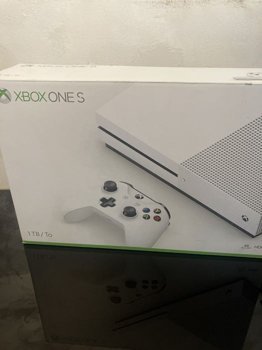 XBOX One S 1 TB cu controller si Minecraft