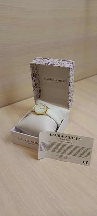 Часы laura Ashley