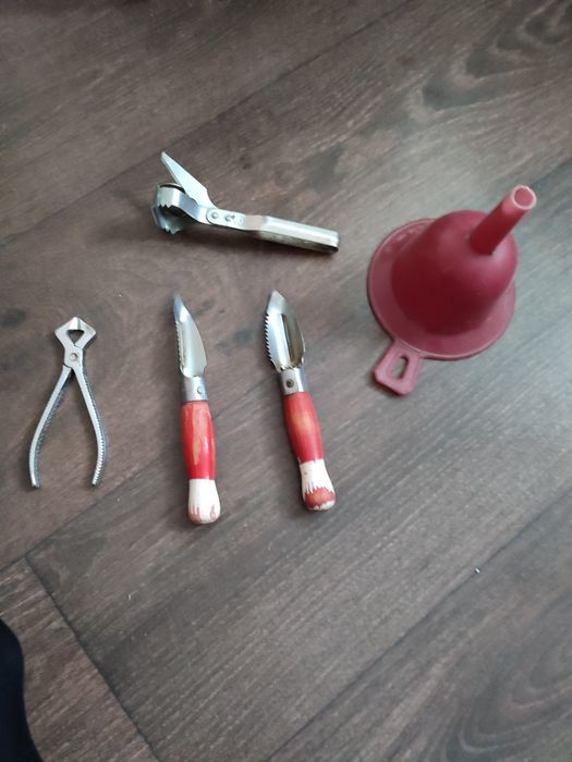 Продаю новые кухонные приборы для чистки рыбы.овощей