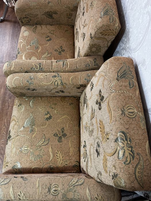 Два кресла и кровать