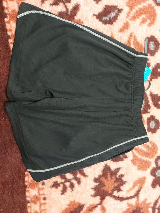 Продавам мъжки къси панталони М размер