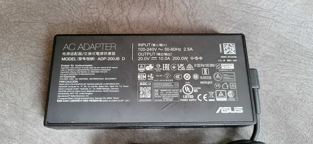 ASUS 200W Incarcator Adaptor 20V-10A  cu pin pe mijloc fuctional