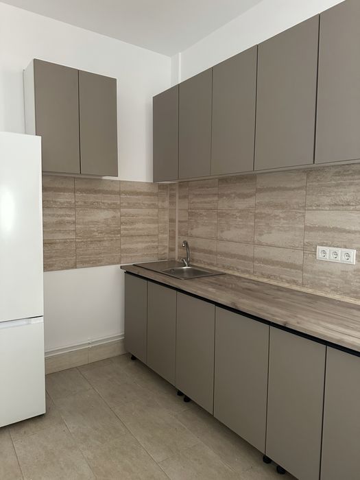 Apartament cu 3 camere de inchiriat