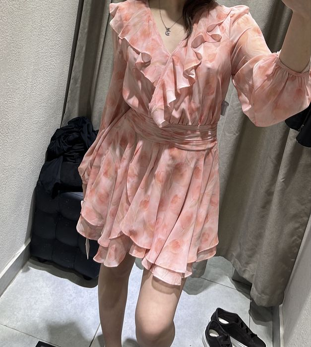 Продам нежные красивые платье