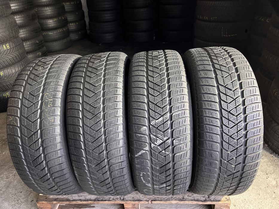 4 anvelope iarna 235/65/17 , Pirelli !