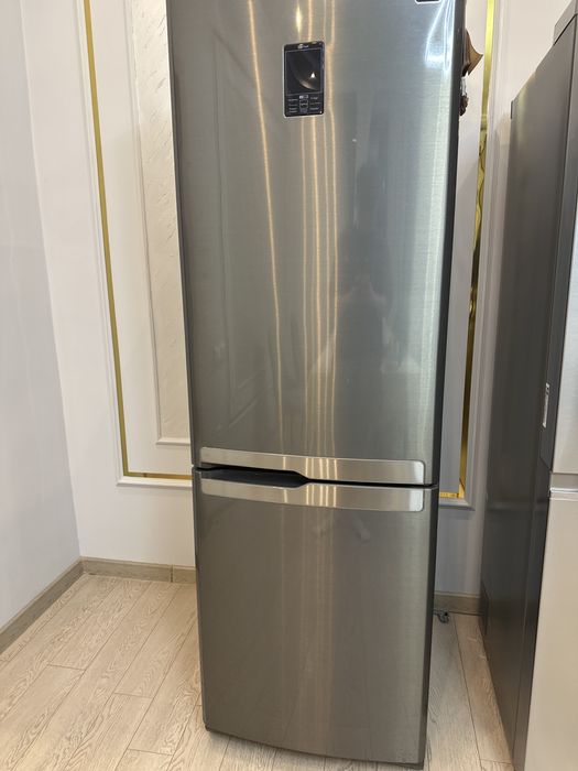 Холодильник Samsung