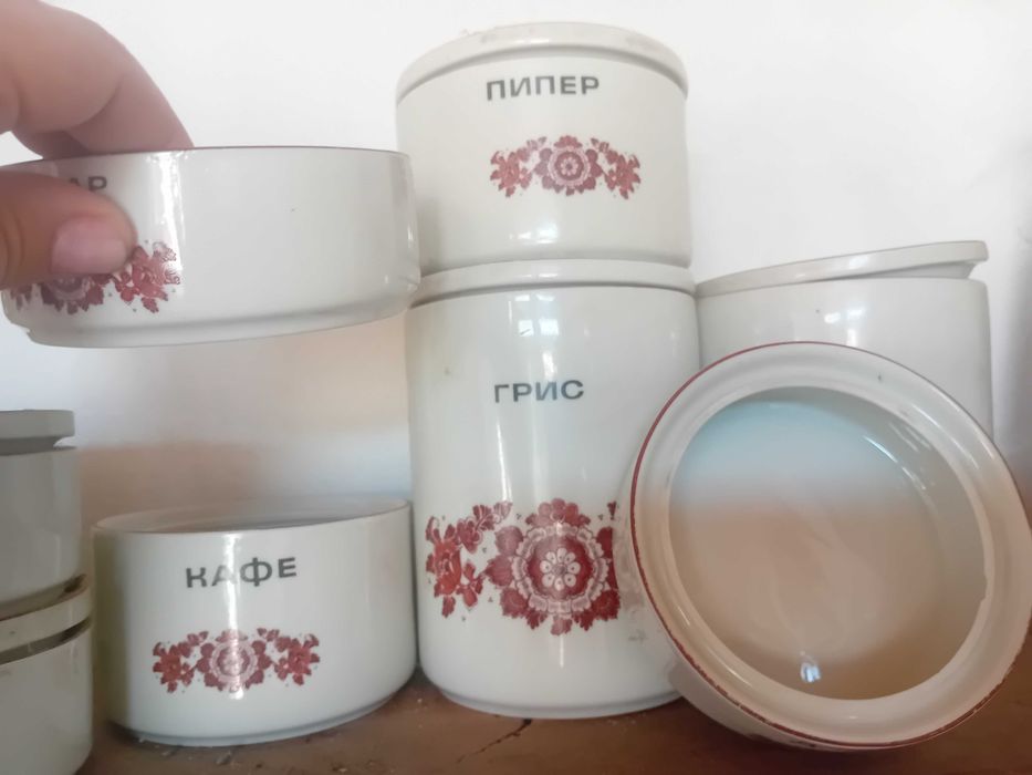 Порцеланови буркани за подправки
