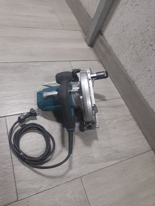 Circular Makita HS 7611
1600 wați
Funcționează foarte bine.
Filmare pe