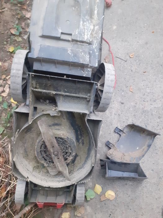 Газонокосилка электрическая.