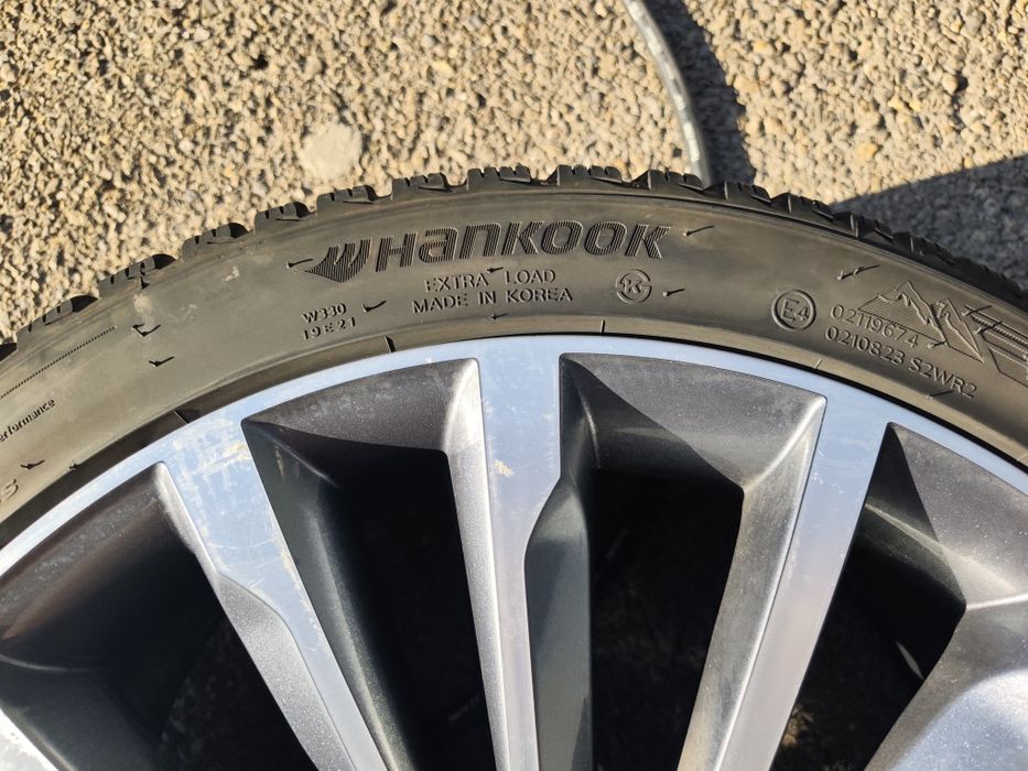235/40/19" 4бр Hankook winter i sept evo3,dot3022,6mm