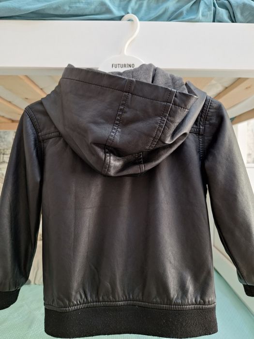 Детская куртка  на 3-4 года