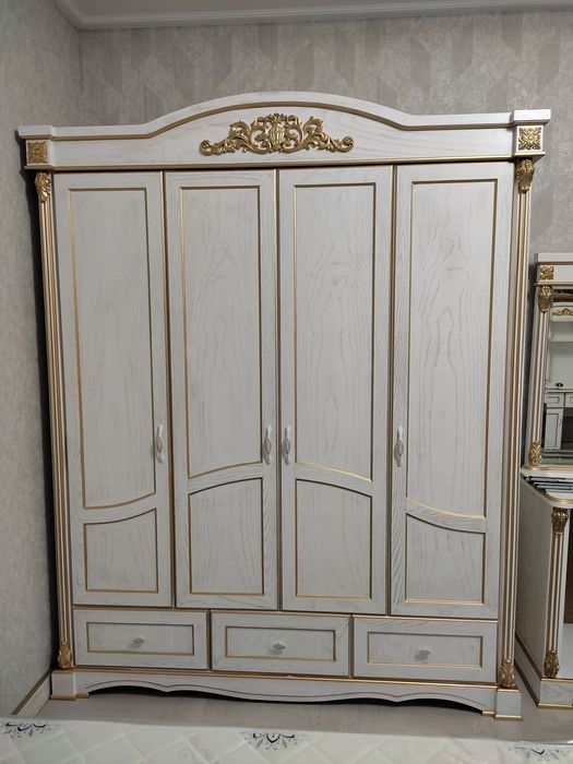 Klassik shkaf 4 eshikli mdf shpon rangi oq tilla