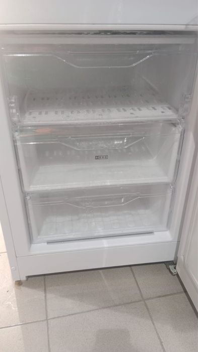 Холодильник почим новый