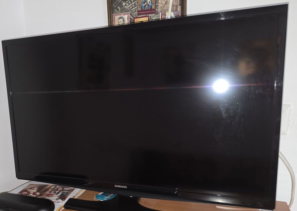 Vând tv Samsung UE32J4100AW 80 cm HD