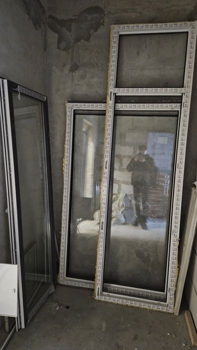 Продам дверь и окно пластик