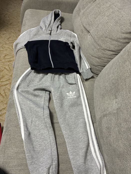 Trening marca Adidas marimea 140