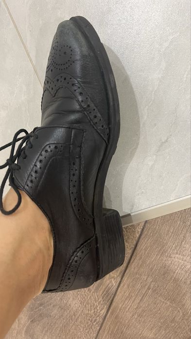 Отдам обувь даром!