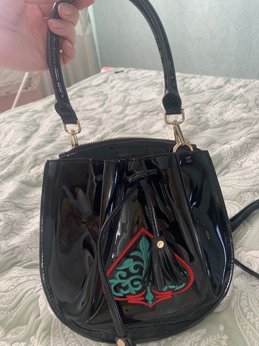 Лакированная сумочка