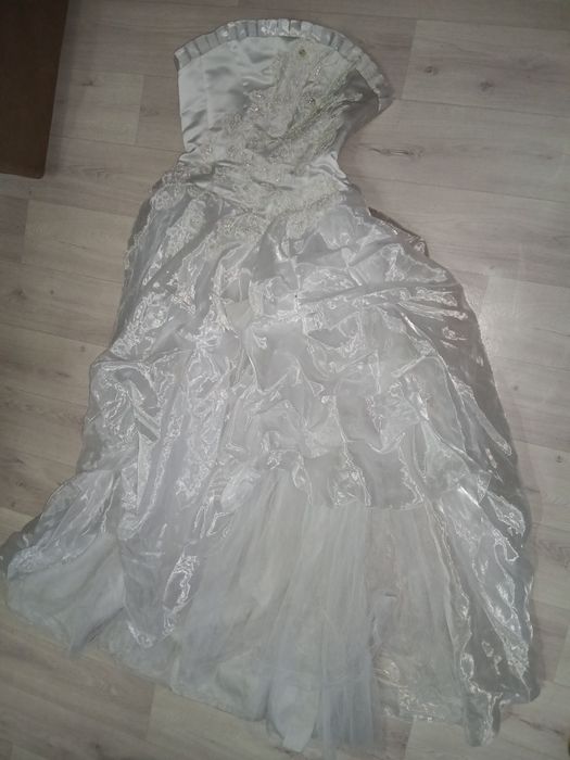 Продам свадебные платье