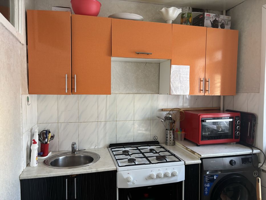 Продам кухонный гарнитур и газ плиту