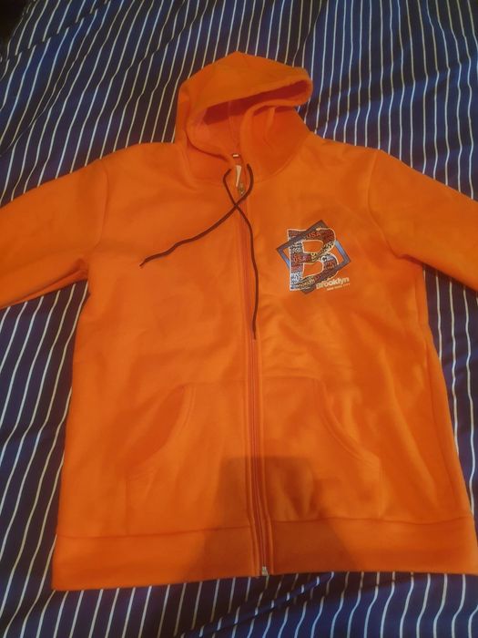 Vand lot haine cu eticheta  450 de buc 6000 lei marimi : S,L,M,XL