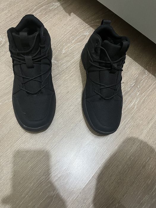 Продам ботинки новые