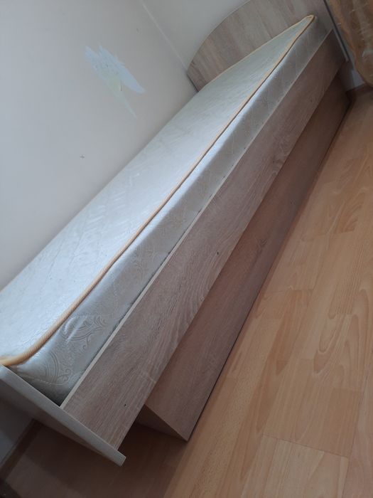 Продам кровать с матрасом