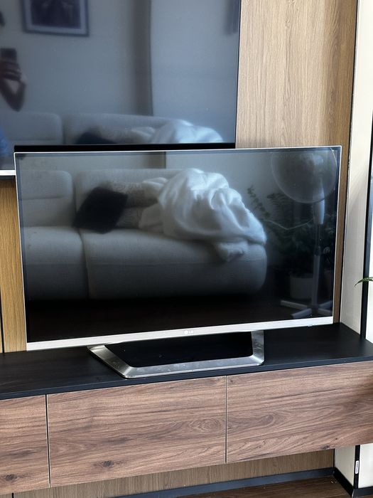 Телевизор LG -32 дюйма
