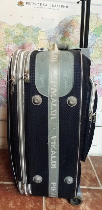 Куфар голям с дръжка на колела