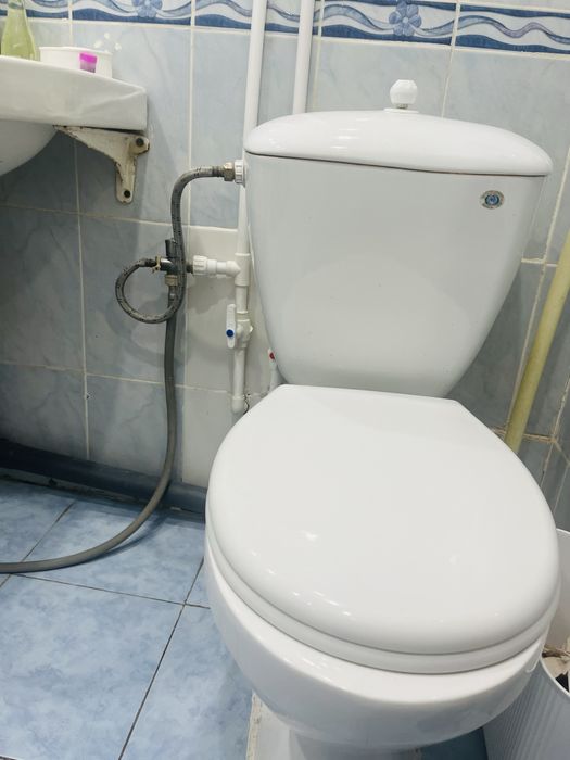 Унитаз,туалет.В хорошем состоянии