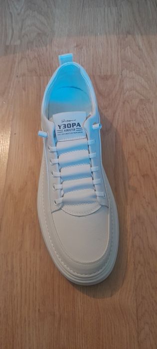 Обувь  мужская ,кроссовки белые