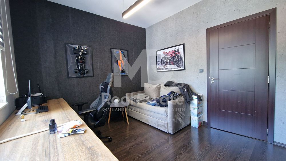 Продава се Тристаен апартамент в Пловдив, Кючук Париж - 85 кв.м за 1230 €/кв.м - Снимка #12