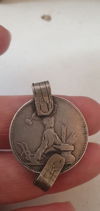 Продам монета серебро чистыи