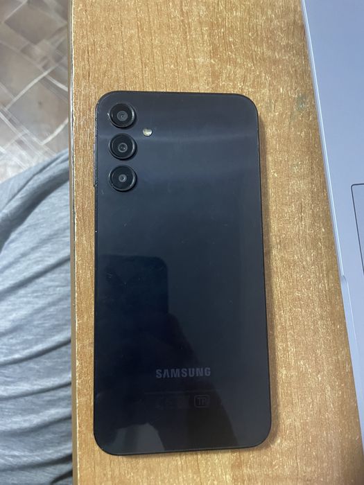 Продаю телефон самсунг