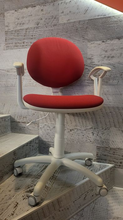 Офис  стол  бял.