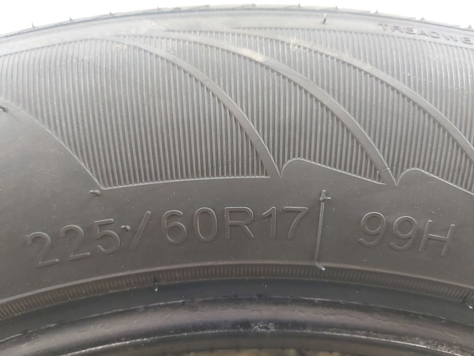 Автомобилни гуми 225 60 17 Rovelo