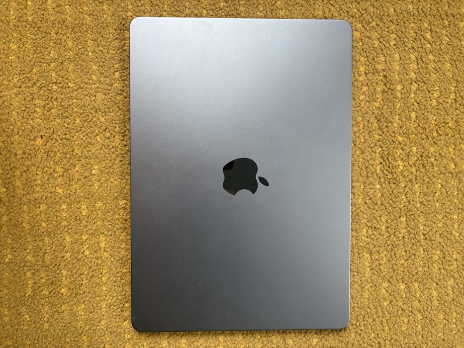 MacBook M3 16GB/256GB