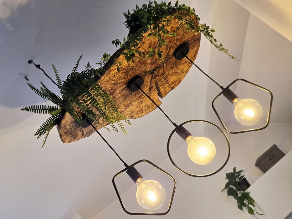 Lampa suspendata cu baza din fag