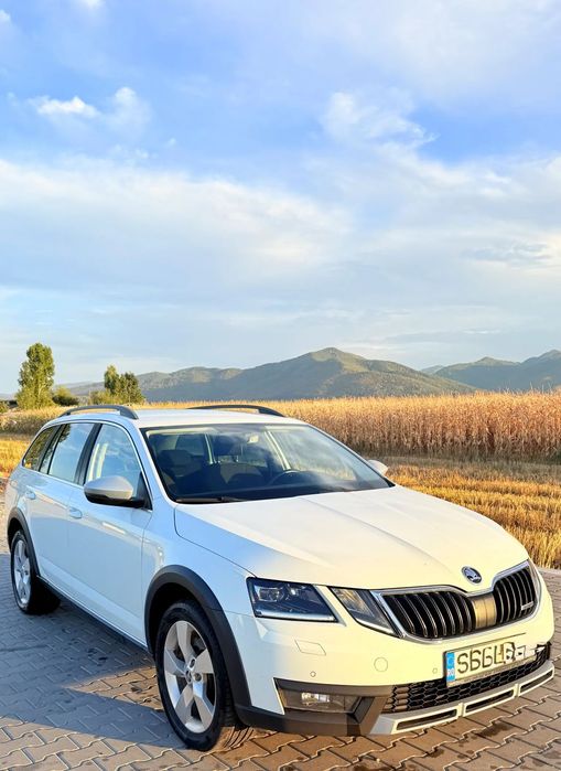 Skoda Octavia Al doilea proprietar în România; starea mașinii este impecabilă.