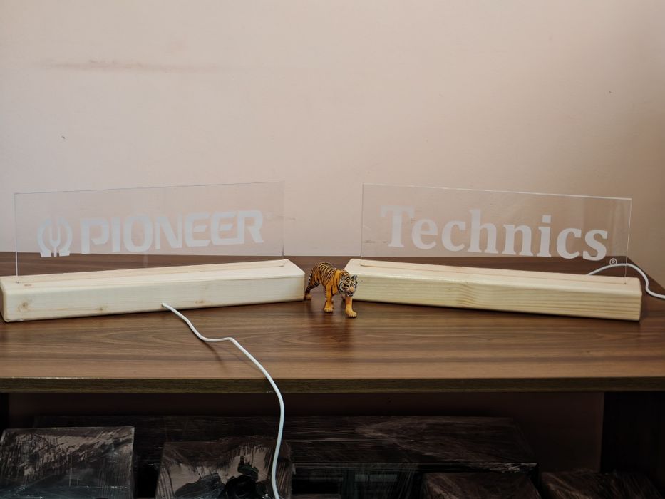 Pentru iubitorii și împătimiții muzicii Hi-Fi. Absolut superbe. Noi !