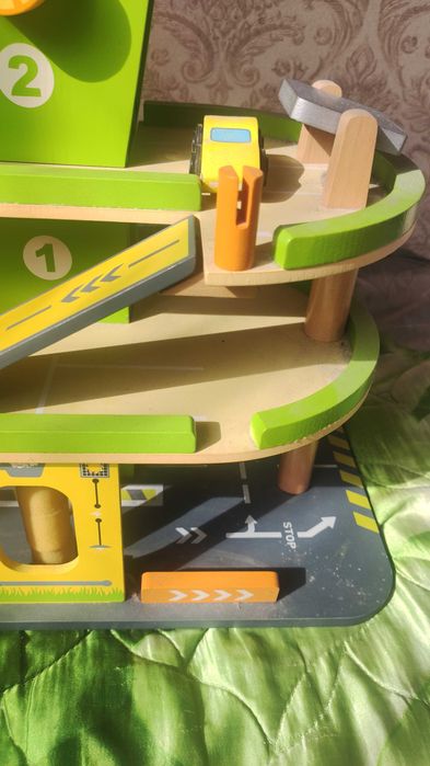 Деревянная игрушка паркинг срочно