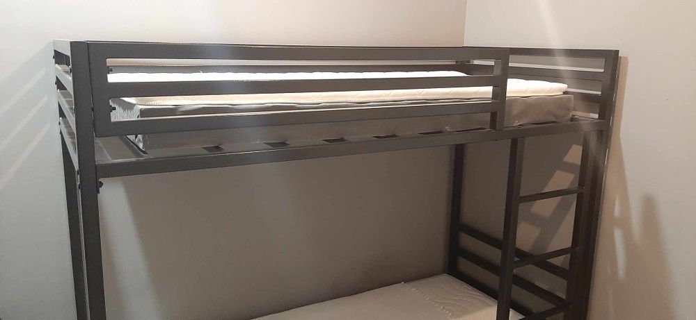 Ново метално двуетажно легло