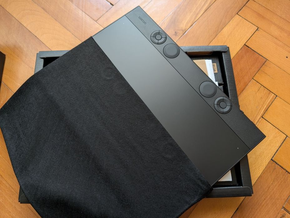 Tableta grafica Wacom Intuos Pro Medium, editare foto, design, grafica