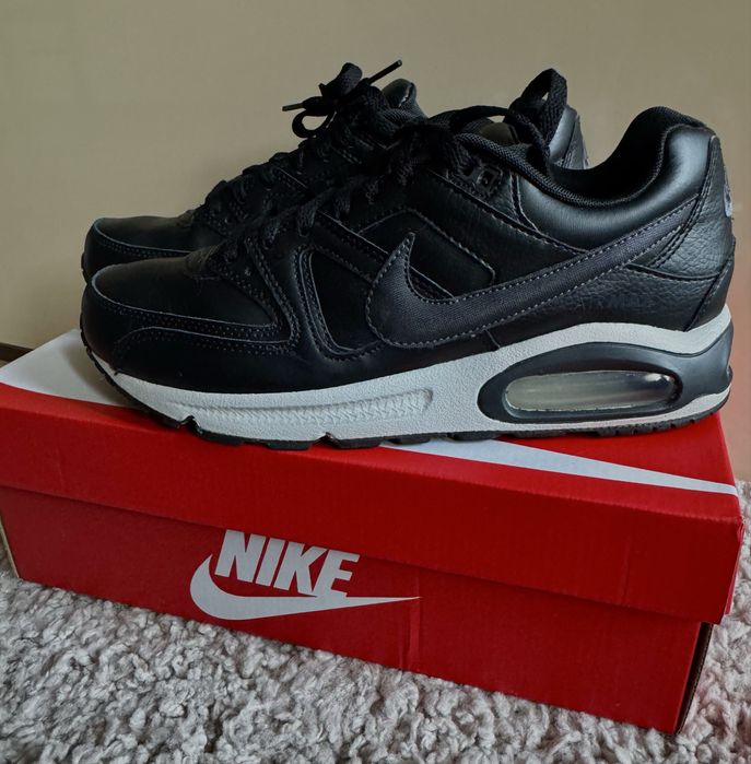 Nike air max command