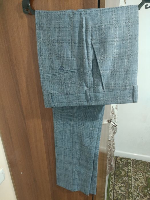 Продам Костюм тройка